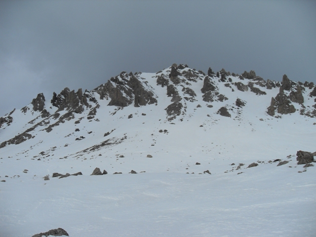 Grand Aréa : descente par le couloir ENE en neige bien dure et encore bien enneigé.