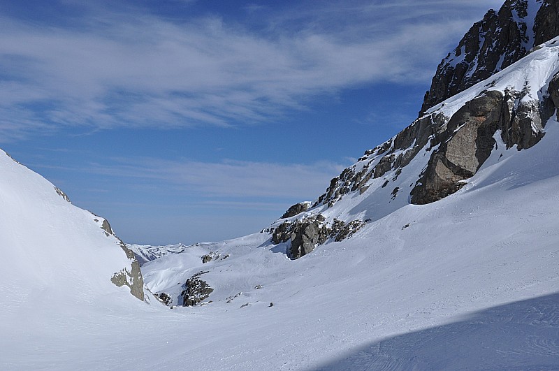 #1 Vallon d Vallon d'accès au refuge : En regardant vers le Nord : c'est ce petit vallon qu'il ne faut pas rater en montant, sous peine d'avoir à descendre un peu pour rien.