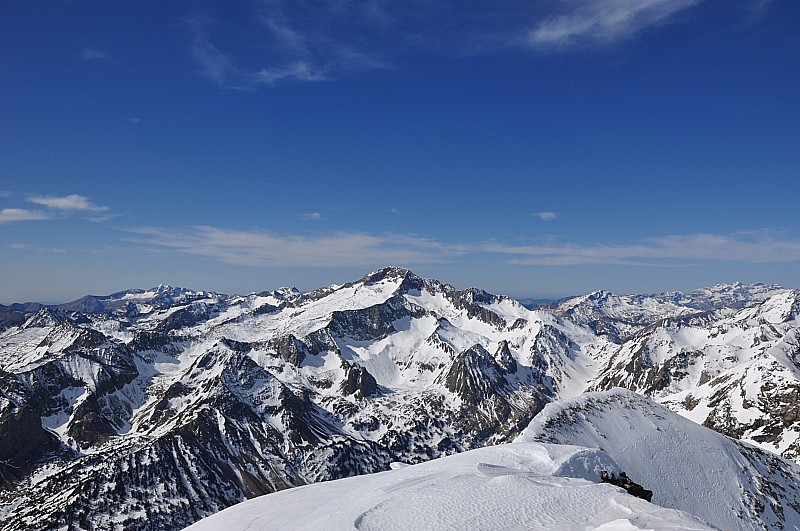 #2 Posets : Superbe panorama au sommet. Et les Posets manquent un peu de neige pour la saison. Posets : Superbe panorama au sommet. Et les Posets manquent un peu de neige pour la saison.