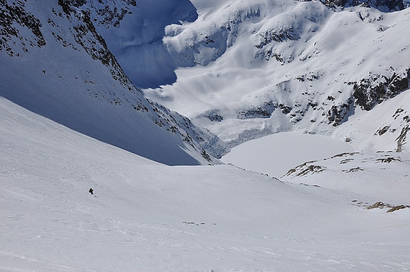 #5 Retour au refuge du Portillon : Descente panoramique dans le large et skiant vallon inférieur de Litterole. Retour au refuge du Portillon : Descente panoramique dans le large et skiant vallon inférieur de Litterole.