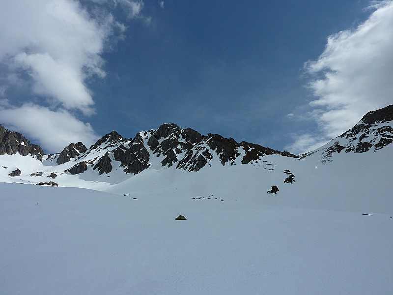 #3 au fil de la descente... : petit regard en arrière: le Col du Merlet à droite et le col 2459 m à gauche au fil de la descente... : petit regard en arrière: le Col du Merlet à droite et le col 2459 m à gauche