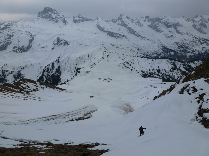 #4 Julien dans la descente : face à la Pointe Percée Julien dans la descente : face à la Pointe Percée