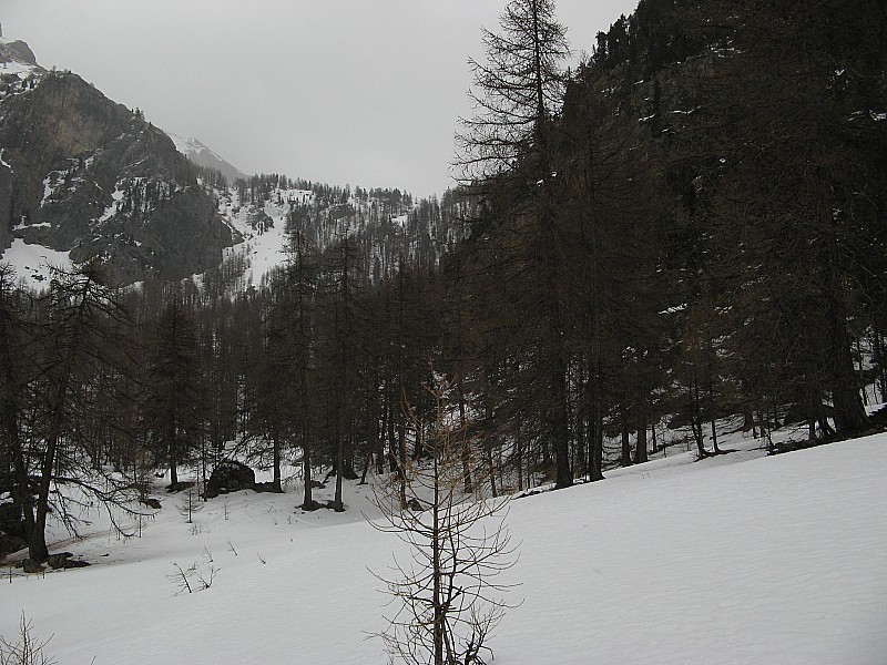 #4 Vallon de montée : Au centre gauche de la photo on voit le vallon de montée.
Vue depuis le Calvaire du Vallon. Vallon de montée : Au centre gauche de la photo on voit le vallon de montée.
Vue depuis le Calvaire du Vallon.