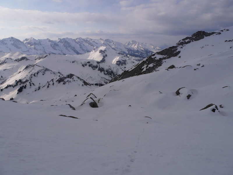 #2 Combe Sauvage : Vue sur les Aravis, dans une heure toutes les combes seront dans les nuages Combe Sauvage : Vue sur les Aravis, dans une heure toutes les combes seront dans les nuages