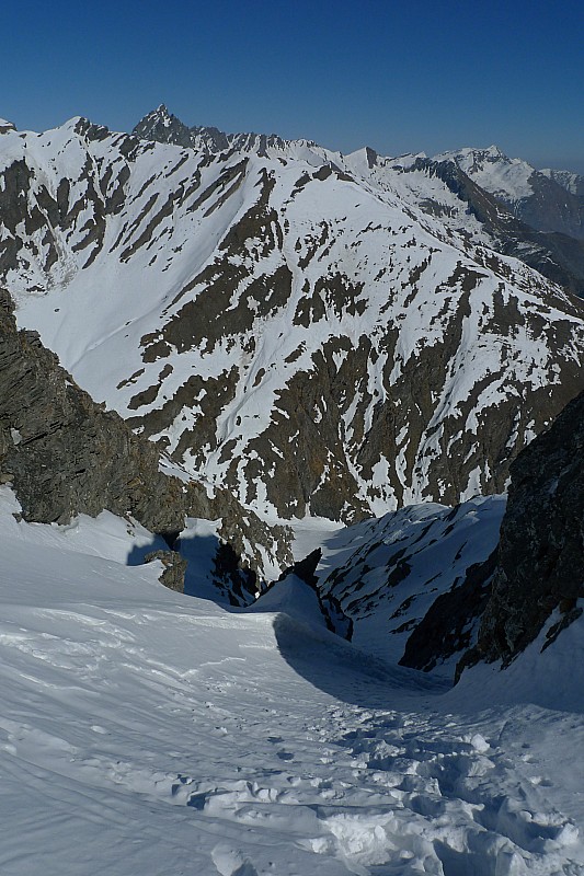 #8 Vue plongeante sur le couloir : A PRIORI c Vue plongeante sur le couloir : A PRIORI c'est étroit!