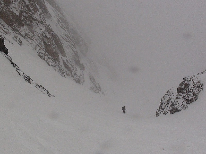 #6 Anto2 : à mi-couloir, neige de circonstance :) Anto2 : à mi-couloir, neige de circonstance :)