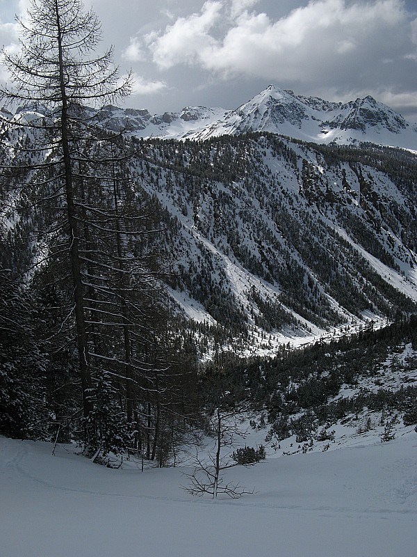 #12 Belle vue! : Vue sur la vallée de Lans vers 2400m pendant la belle descente Belle vue! : Vue sur la vallée de Lans vers 2400m pendant la belle descente
