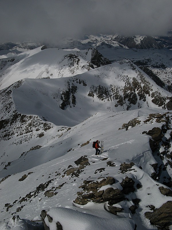 #11 vue sur l vue sur l'arête : Trace sur l'arête de la Turge vue depuis le sommet