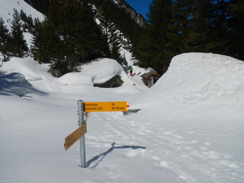 Vers tresch hutte : gros enneigement