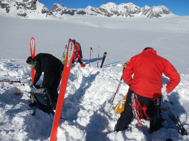 Chasse au trésor : 20 mn pour trouver les affaires enfouies de Marco!