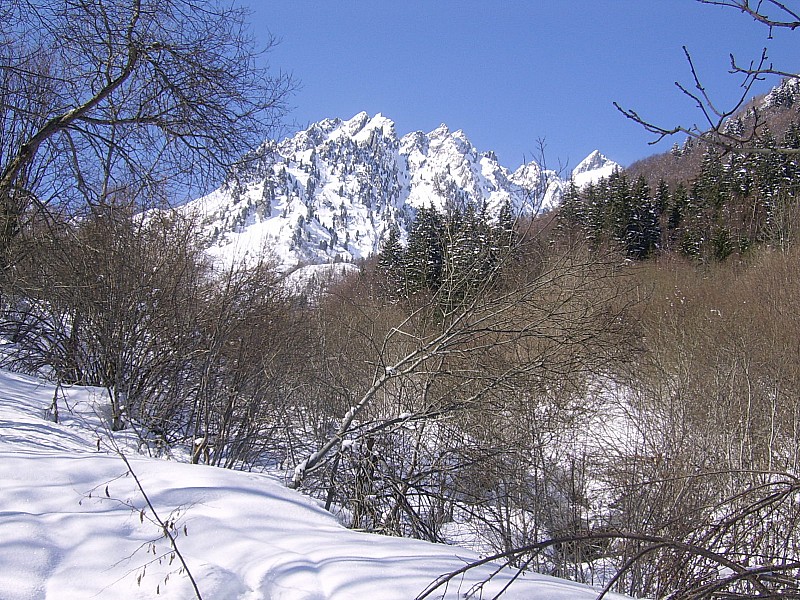 au dessus de la lescherette : rochers de la barme