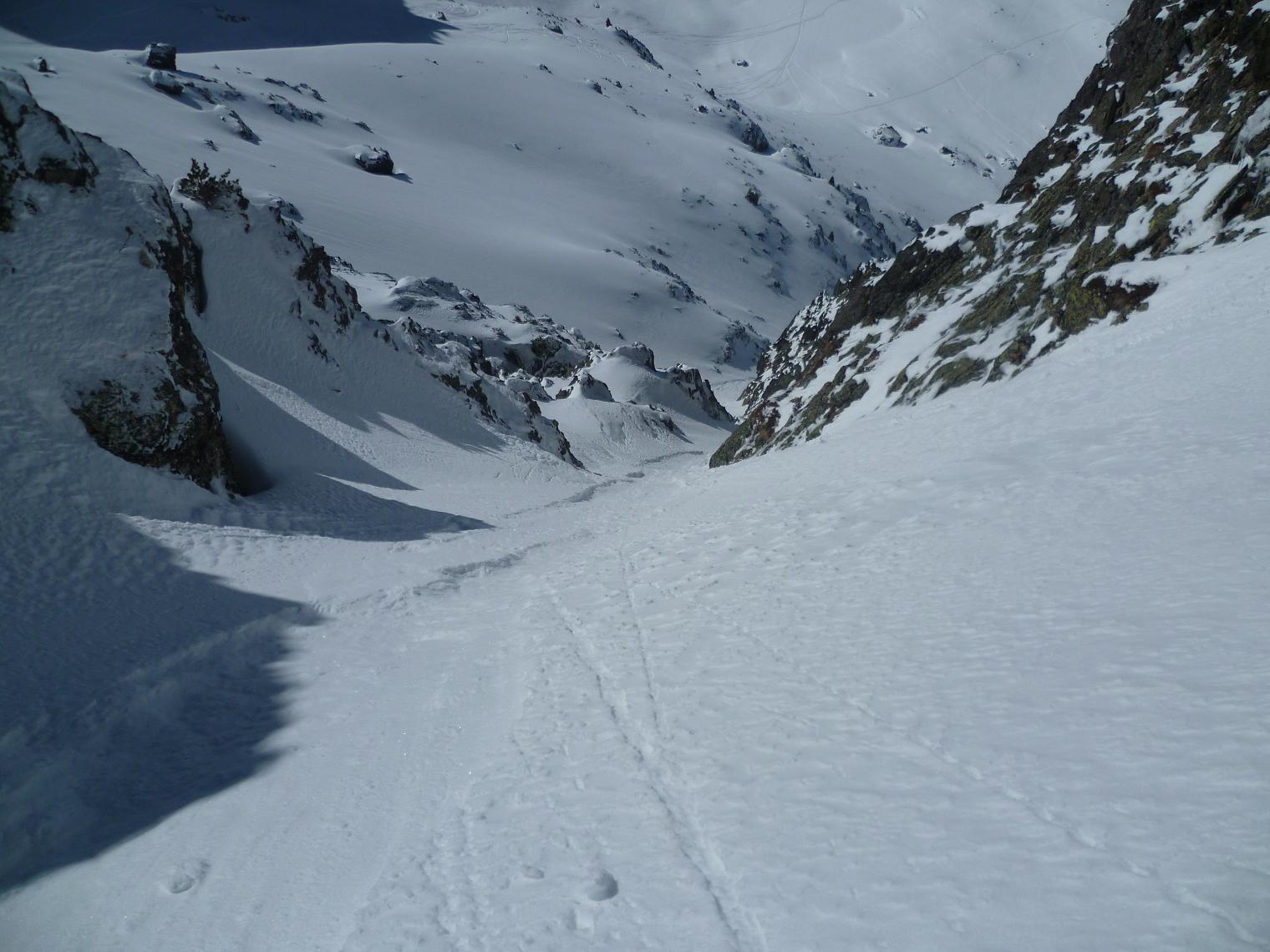 #6 1/3 couloir : 1/3 du couloir , sa penche et déja une purge ! 1/3 couloir : 1/3 du couloir , sa penche et déja une purge !