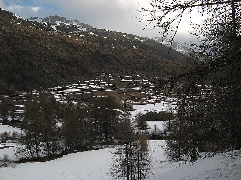 #1 Départ : Début de la montée pour le col de Buffère, vue sur le départ Départ : Début de la montée pour le col de Buffère, vue sur le départ