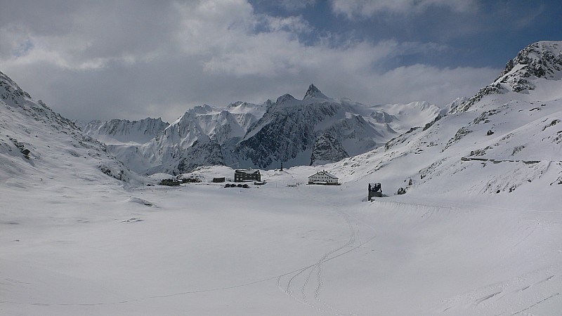 #5 Gd Saint Bernard : Vue sur le Lac et le côté italien Gd Saint Bernard : Vue sur le Lac et le côté italien