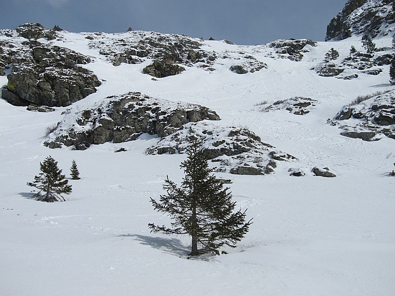 #2 descente : débouché au ras des rochers à 1900m descente : débouché au ras des rochers à 1900m