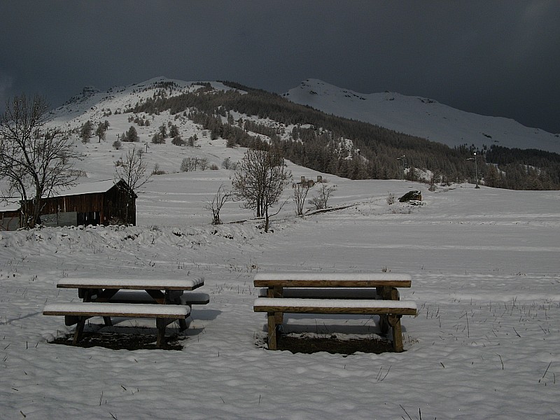 Puy Aillaud sous la neige! : Puy Aillaud sous 10cm de neige fraîche 1600m juste avant le départ à ski