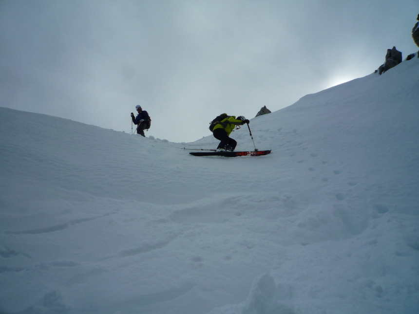 #10 Couloir Nord Ouest : neige dure et pente sérieuse!..Pïerre assure..;o) Couloir Nord Ouest : neige dure et pente sérieuse!..Pïerre assure..;o)