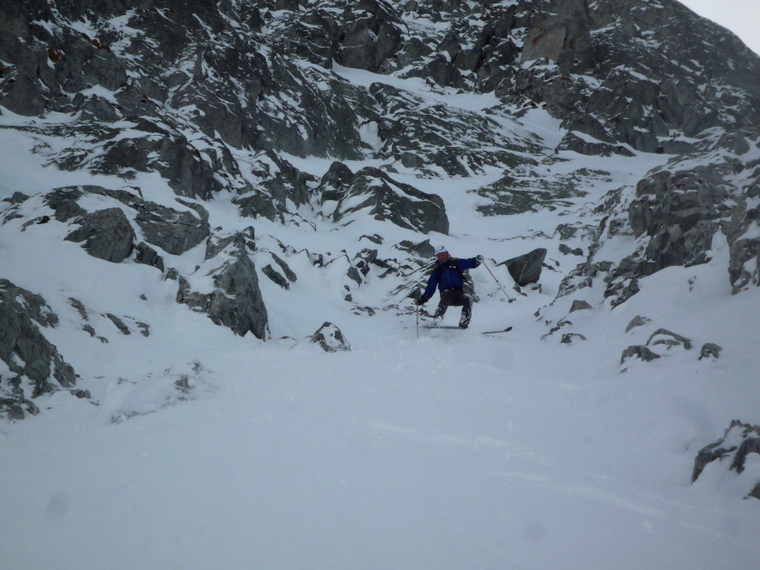 #19 Couloir Nord Ouest : Christophe s Couloir Nord Ouest : Christophe s'extirpe du dernier passage étroit...