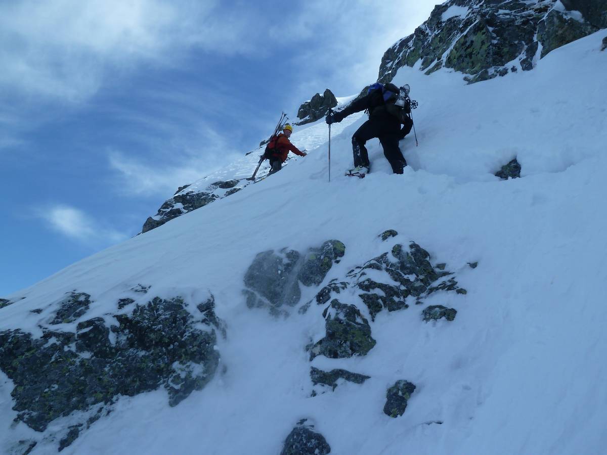 #9 Le crux : on prepare une belle rampe pour la descente Le crux : on prepare une belle rampe pour la descente