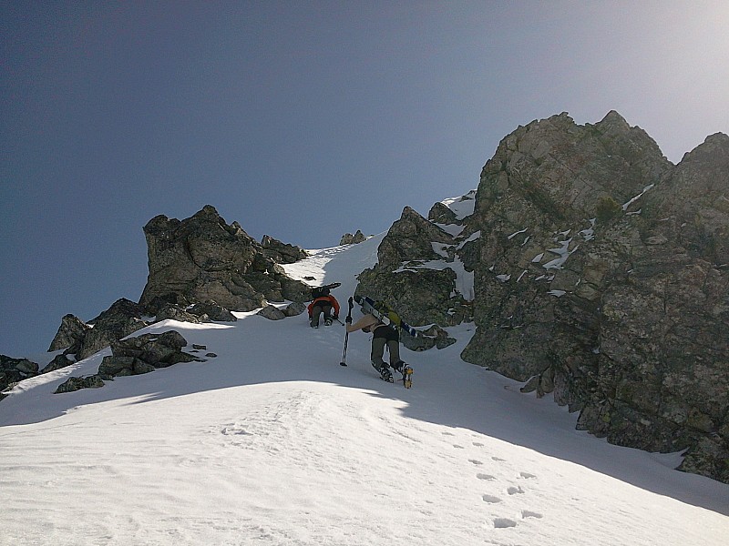 #13 sur l sur l'arête NW : petits ressauts, neige plus ferme, belle ambiance
