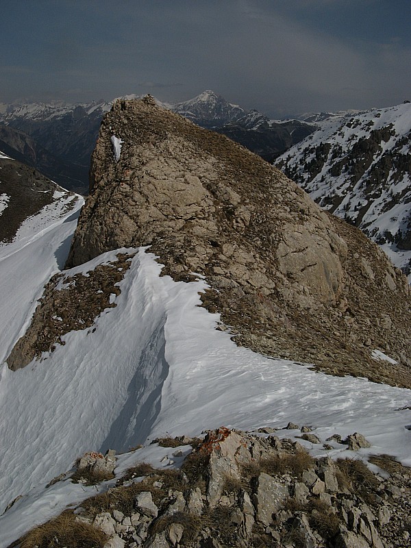 #7 Sommet de la Crête de Coste R : Sommet de la Crête de Coste Rouge 2535m depuis la crête sud Sommet de la Crête de Coste R : Sommet de la Crête de Coste Rouge 2535m depuis la crête sud