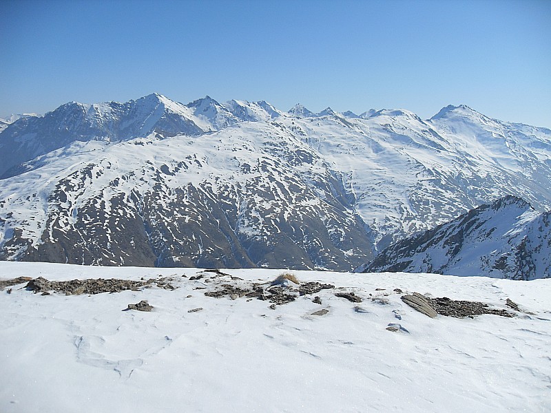 #2 Cime de la Charvie : crêtes de Dormillouses bien déneigées. Cime de la Charvie : crêtes de Dormillouses bien déneigées.