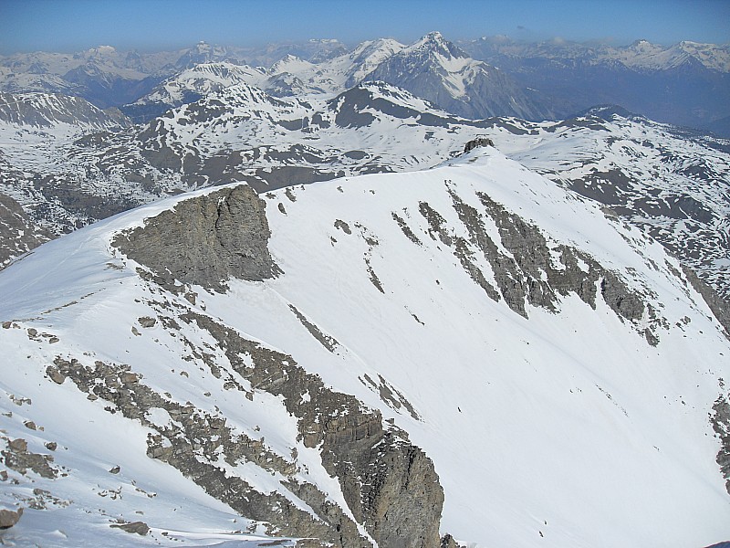 #4 Cime de la Charvie : je vais descendre dans cette belle pente.
(combe de la Charvie) Cime de la Charvie : je vais descendre dans cette belle pente.
(combe de la Charvie)