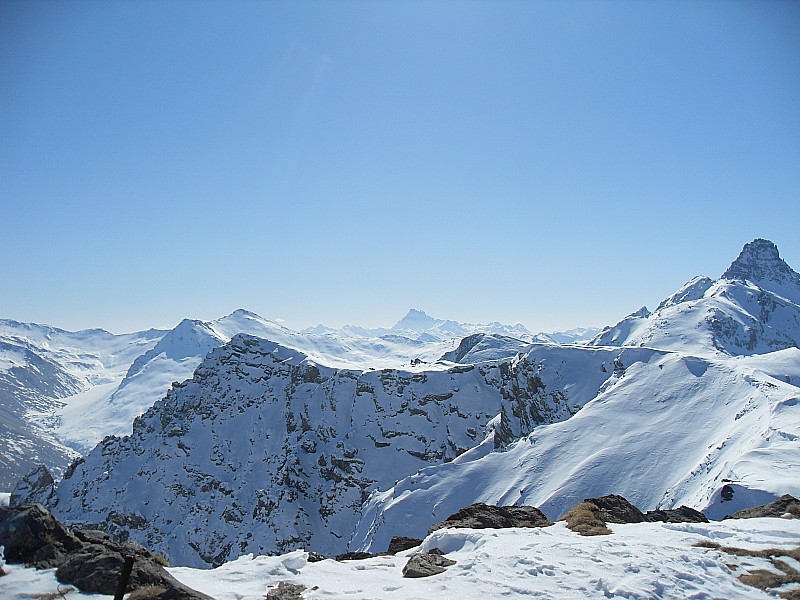 #3 Cime de la Charvie : Le Viso au loin et Roche Brune à droite Cime de la Charvie : Le Viso au loin et Roche Brune à droite