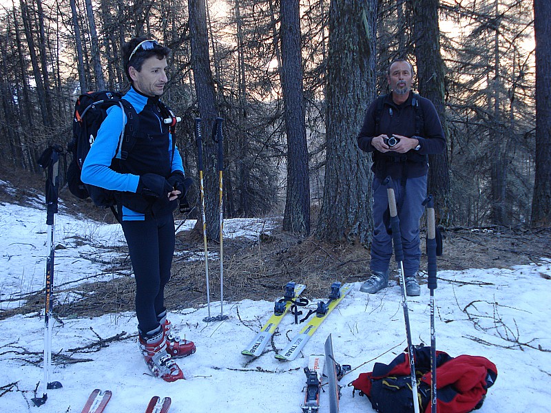 #1 au départ forêt : il faut chausser là! après 200m+ à pied au départ forêt : il faut chausser là! après 200m+ à pied