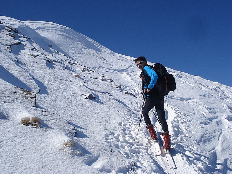 #4 dernier ressaut : Cyril à quelques encablures du sommet le long de l dernier ressaut : Cyril à quelques encablures du sommet le long de l'arête sud