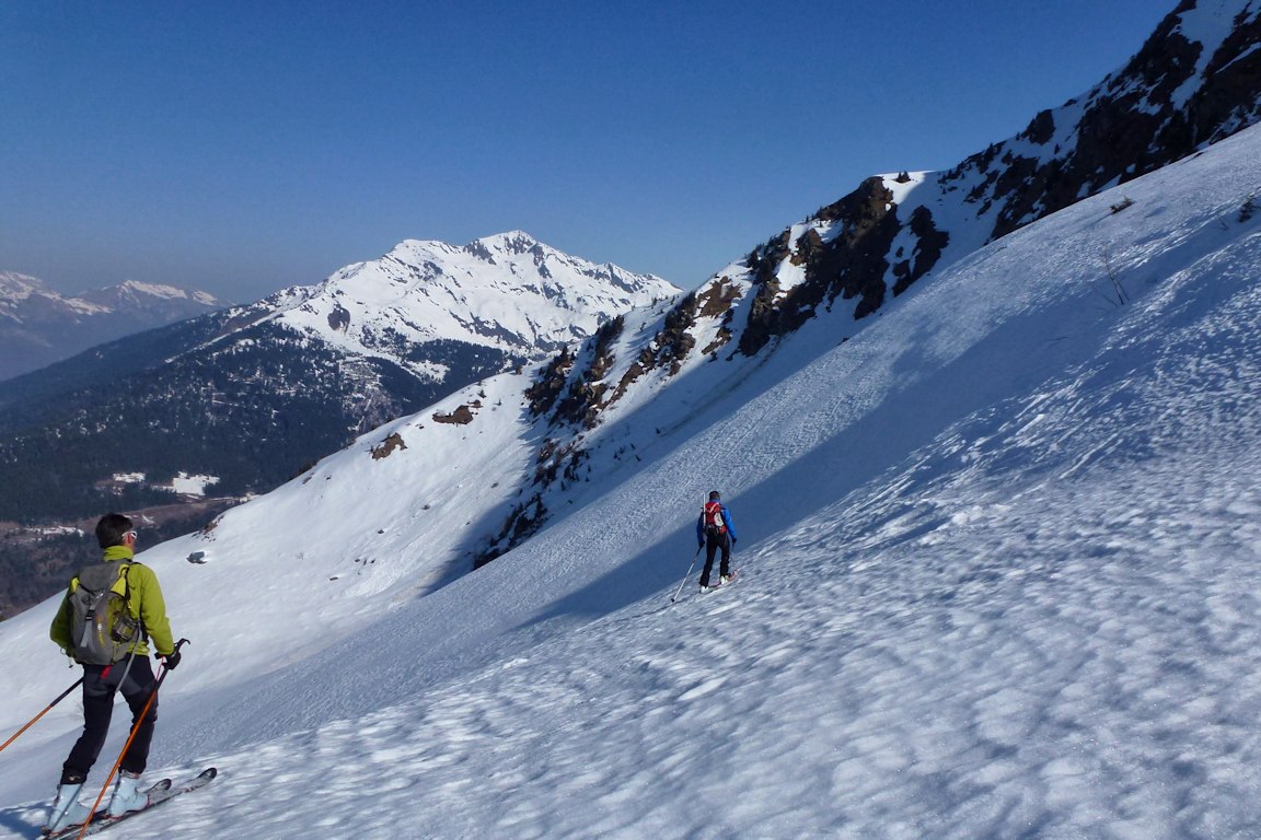 #9 Sur fond de Grand Arc : Le bas de la descente versant Ouest. Sur fond de Grand Arc : Le bas de la descente versant Ouest.