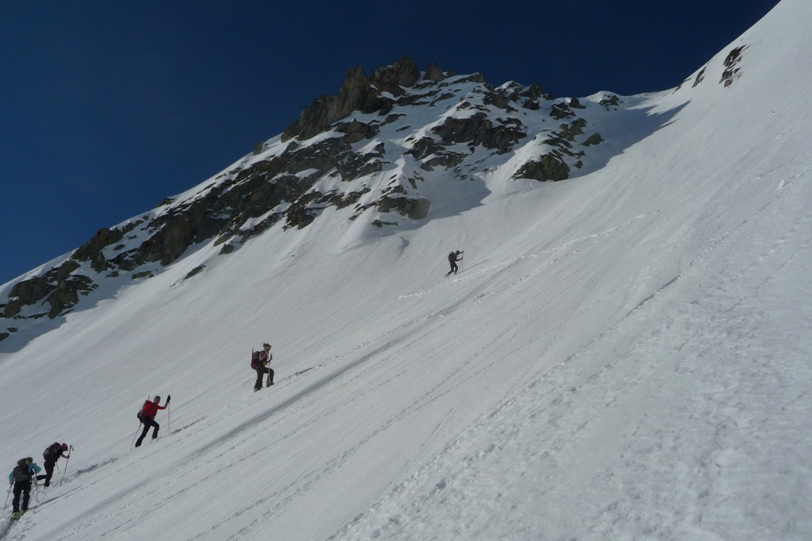 #4 Dans la pente NE : Sérieux bottage dans une neige encore froide. Dans la pente NE : Sérieux bottage dans une neige encore froide.