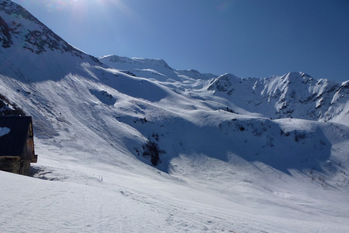#10 Refuge de la Vénitier : Avec vue sur la Combe que nous venons de descendre. Refuge de la Vénitier : Avec vue sur la Combe que nous venons de descendre.