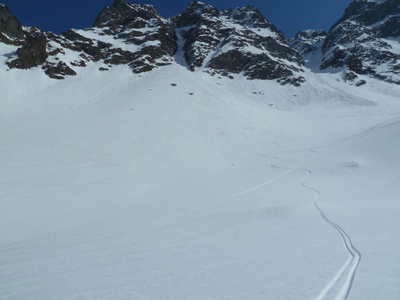 #5 Couloir W de Marmottane : une excellente descente de haut en bas Couloir W de Marmottane : une excellente descente de haut en bas