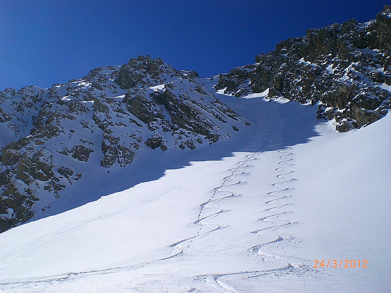 Escalinade : Bonne poudreuse dans tout le couloir