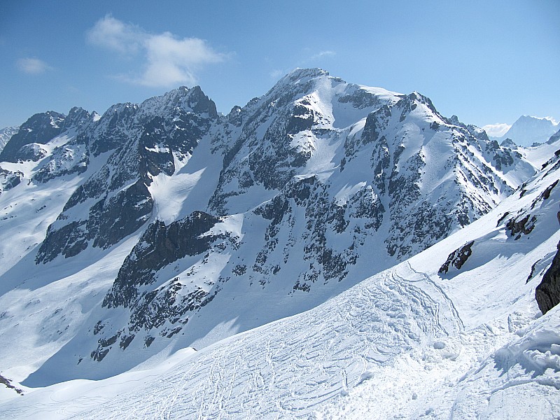 #6 Les secteurs de : la Pointe Alphonse Favre et du glacier de Bérard sont bien tracés. La neige semble y être restée froide. Les secteurs de : la Pointe Alphonse Favre et du glacier de Bérard sont bien tracés. La neige semble y être restée froide.
