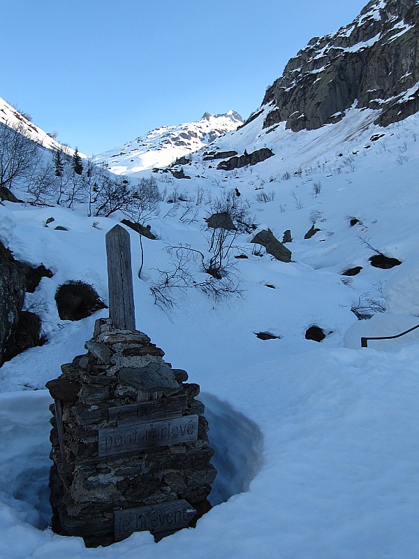 #3 L L'Aiguille de Bérard : depuis le pont d'Arlevé.