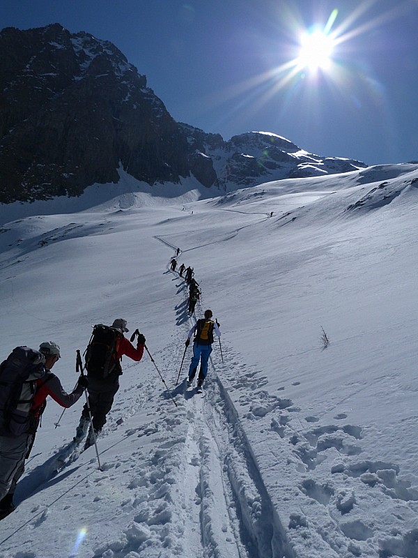 #12 Pas tout seul : Procession au soleil Pas tout seul : Procession au soleil