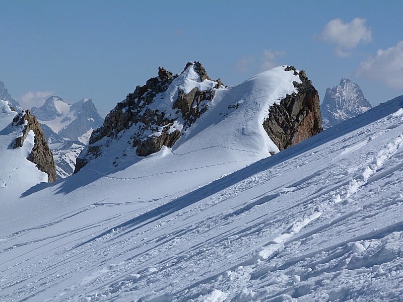 #16 Fenêtre sur Pics : L Fenêtre sur Pics : L'Aiguille du Plat de la Selle (Fenêtre de droite).
Mais à gauche ?