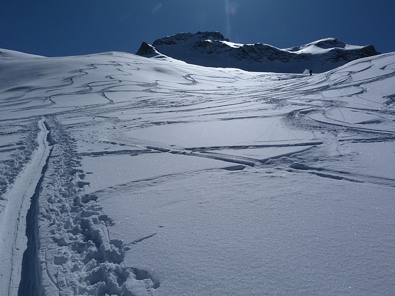 #13 Traces : La montée est droite, mais la descente tortueuse... Traces : La montée est droite, mais la descente tortueuse...