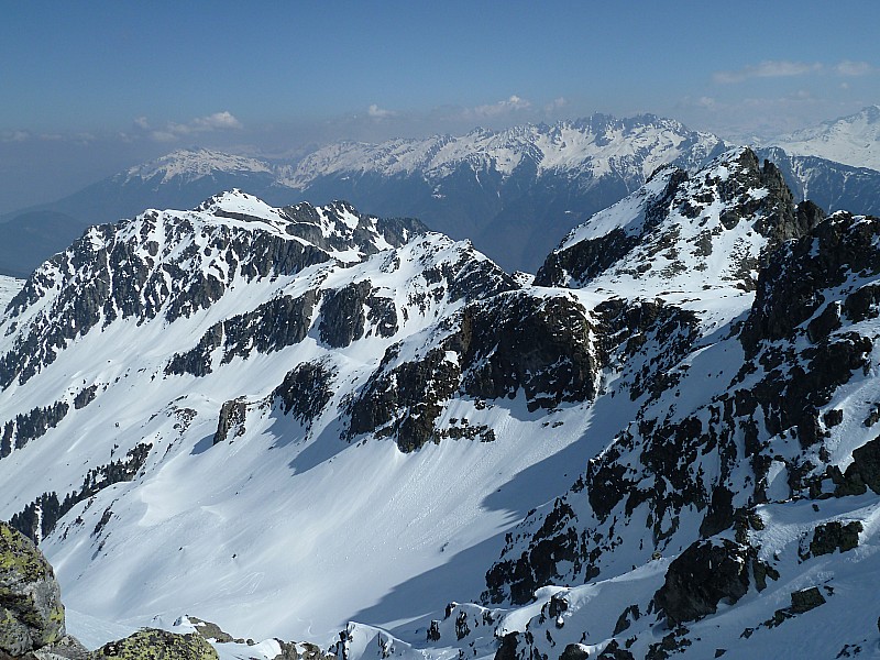 #7 Rognier, Tête Blanche, le Fort : on distingue bien le passage à emprunter en cas de faible enneigement, via le début de Tête Blanche. Rognier, Tête Blanche, le Fort : on distingue bien le passage à emprunter en cas de faible enneigement, via le début de Tête Blanche.