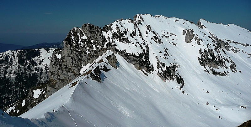 #17 Dôme de Bellefont : Du 2° sommet du jour, belle vue sur l Dôme de Bellefont : Du 2° sommet du jour, belle vue sur l'arête et la descente E des Lances empruntés il y a quelques minutes