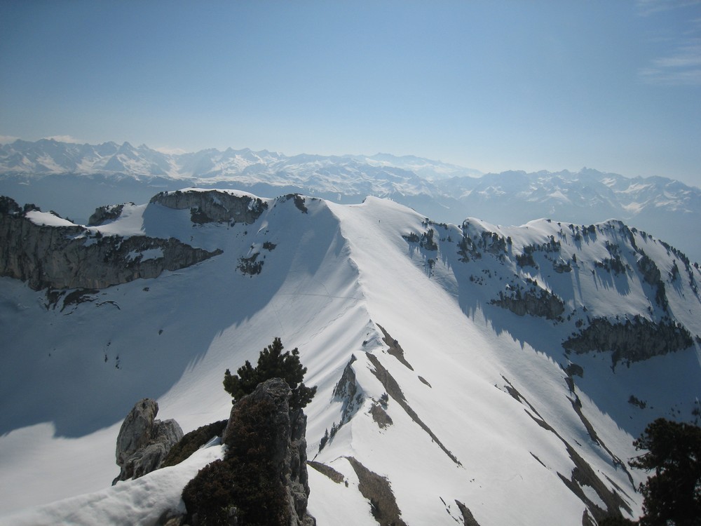 #6 Sommet du couloir : Vue sur le prochain objectif (Dôme de Bellefont) Sommet du couloir : Vue sur le prochain objectif (Dôme de Bellefont)