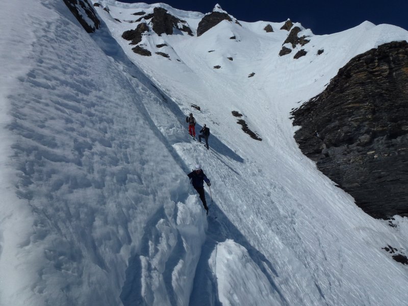 Buet : Quelques zigzags pour éviter des zones en glace