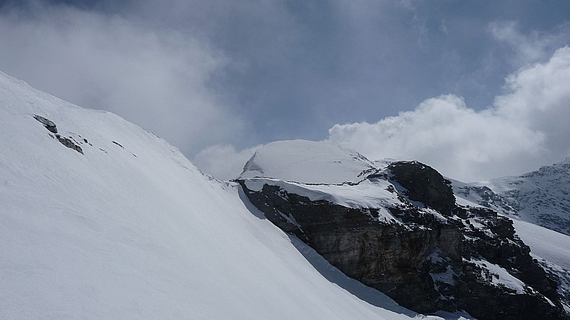 #6 départ : Départ de la descente SSW. En fond, le dome de l départ : Départ de la descente SSW. En fond, le dome de l'arpont