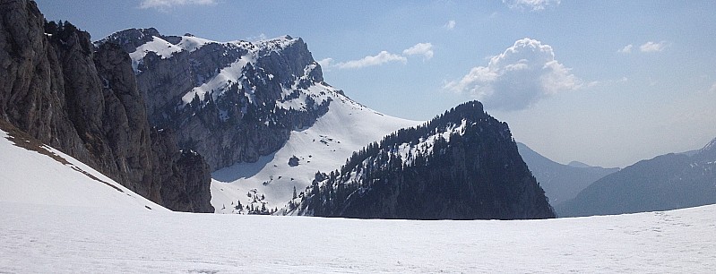 #5 mauvernay au fond : mauvernay au loin depuis le col de léchaud mauvernay au fond : mauvernay au loin depuis le col de léchaud