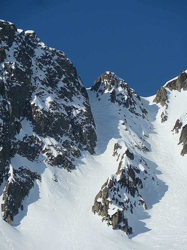 #4 Combe Bronsin : Un joli half-pipe naturel. Combe Bronsin : Un joli half-pipe naturel.