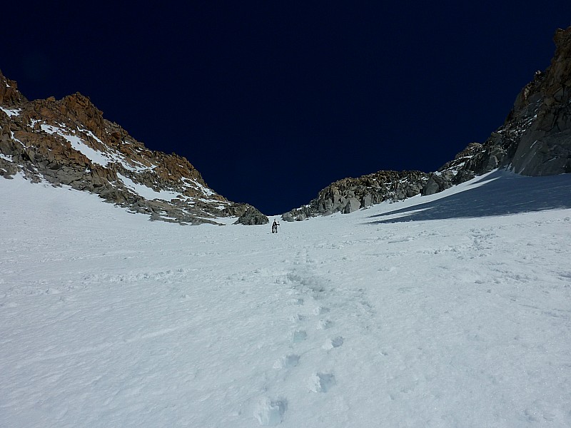 #3 Glacier du Milieu : Bonnes marches pour monter au dessus de la rimaye. Glacier du Milieu : Bonnes marches pour monter au dessus de la rimaye.