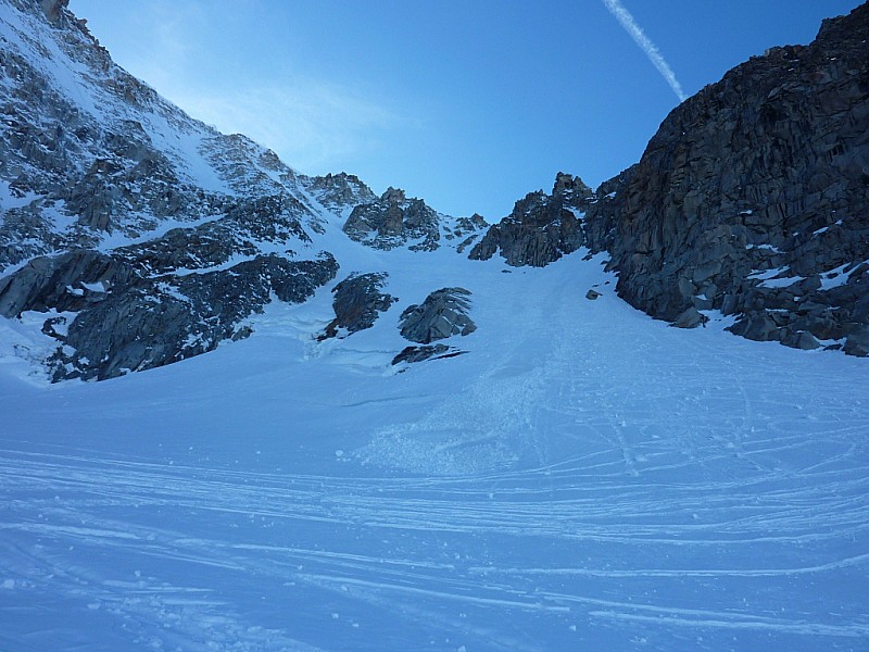 #12 Couloir Barbey : Vue d Couloir Barbey : Vue d'ensemble. Au centre,montant vers la gauche, les 2 couloirs parallèles en dessous du coude d'entrée.