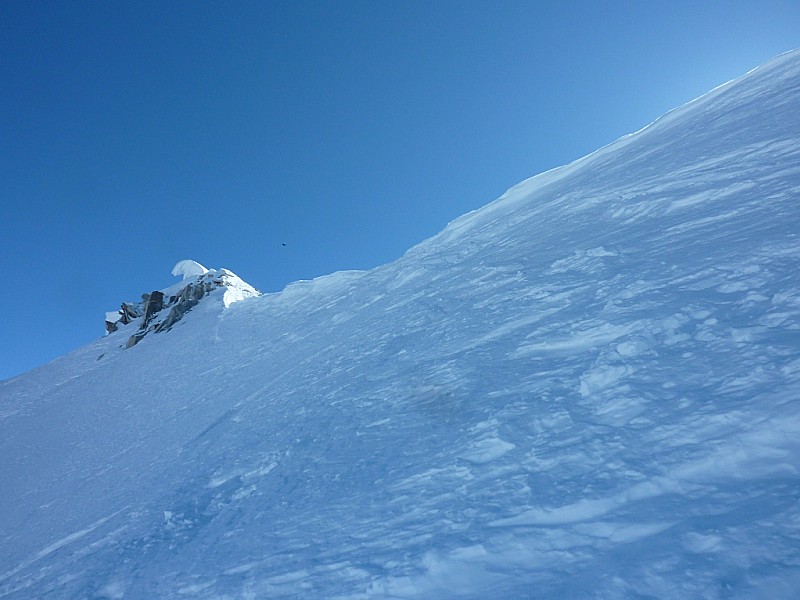 #5 Couloir Barbey : Le départ passe assez bien à ski. On a quand même sorti la corde pour passer la corniche. Couloir Barbey : Le départ passe assez bien à ski. On a quand même sorti la corde pour passer la corniche.
